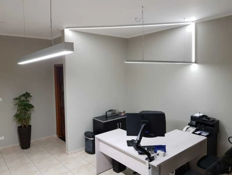 iluminação linear pendente