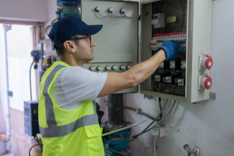 instalação de quadro de distribuição